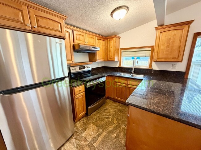 Building Photo - Awesome Mid-Century Classic 3-Bedroom House in NE Portland - $150 OFF FIRST MONTH