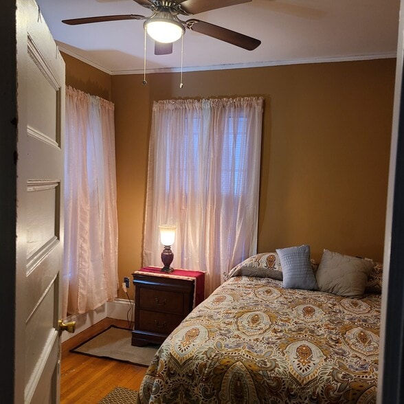 Building Photo - 35 Algonquin St