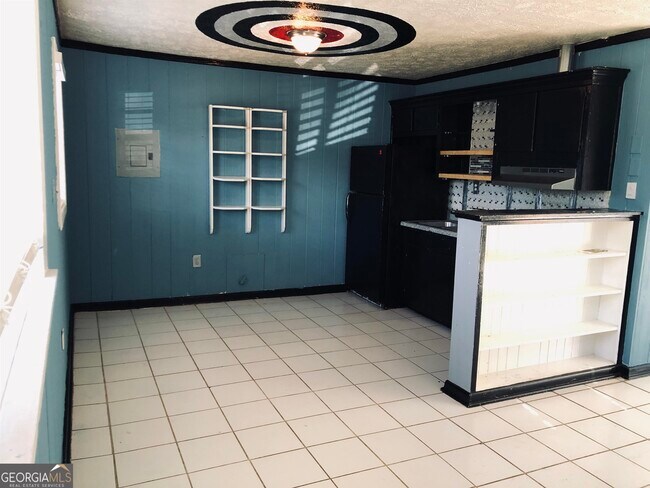 Building Photo - 3995 Withrow Dr