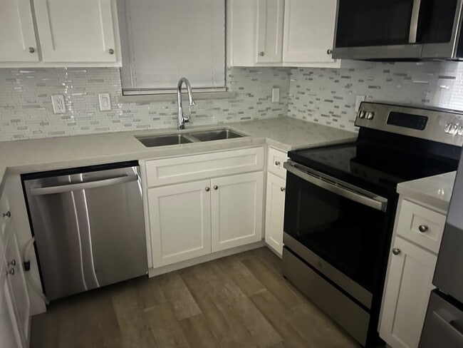 Building Photo - 1013 Julia St