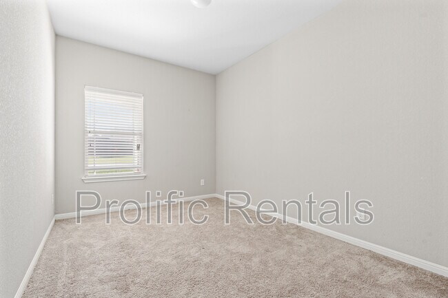 Building Photo - 6117 Verde Dr