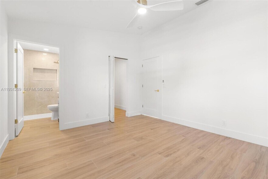 Building Photo - 102 SW 13th Ave