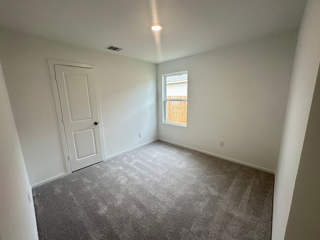 Building Photo - Brand New 3 Bed 2 Bath