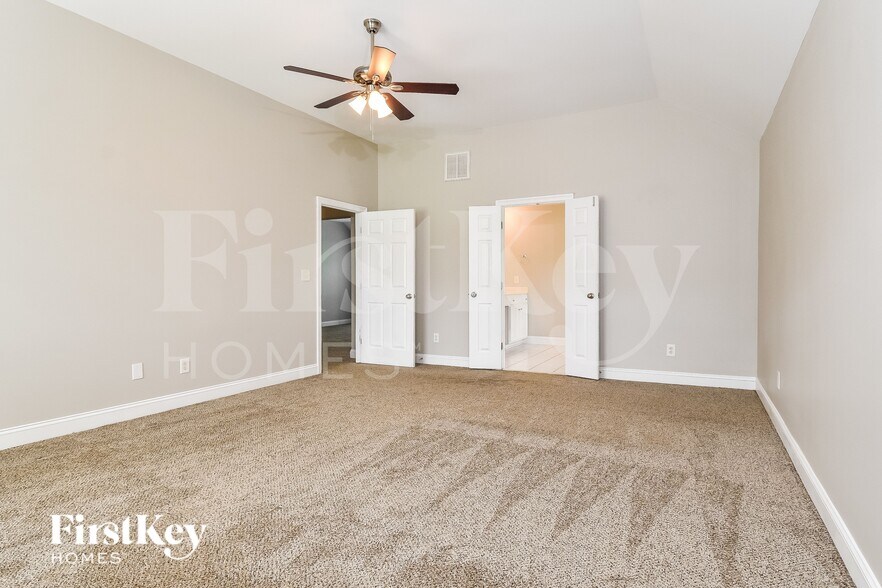 Building Photo - 6383 Clubside Dr