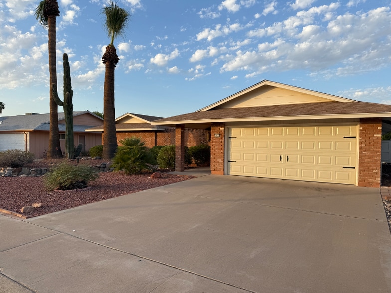 Building Photo - 10325 W Cameo Dr