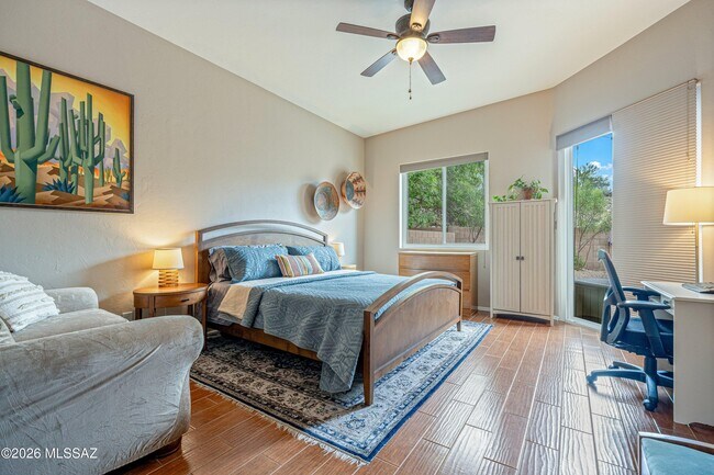 Building Photo - 6486 N Sun Bluff Dr
