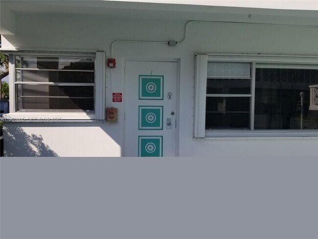 Building Photo - 1005 S 17th Ave