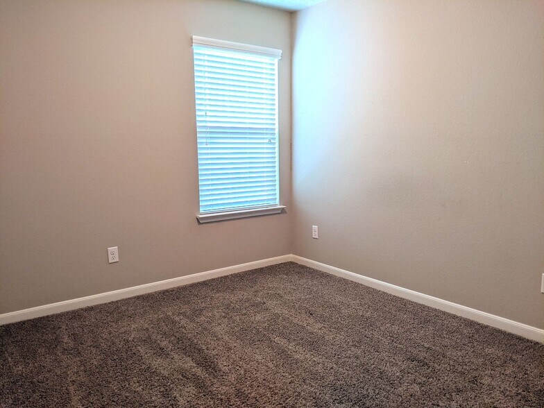 Building Photo - Available for Immediate Move-in! Wonderful Single Family Home in Siena!