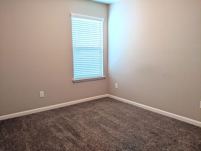 Building Photo - Available for Immediate Move-in! Wonderful Single Family Home in Siena!