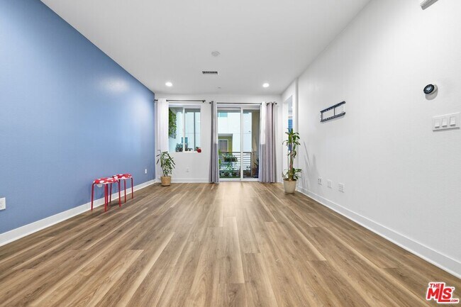 Building Photo - 807 Jade Pl.