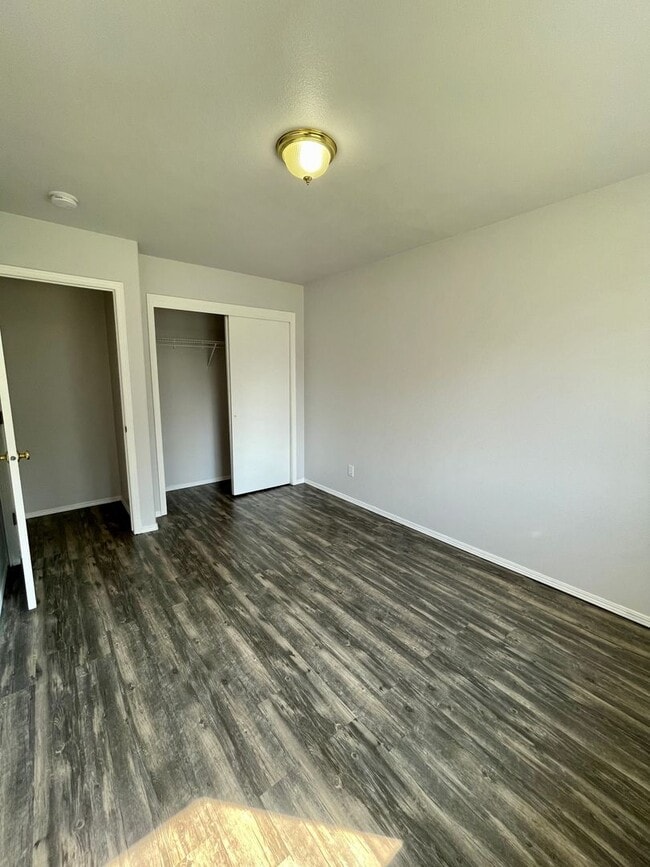 Building Photo - 1606 E Best Ave