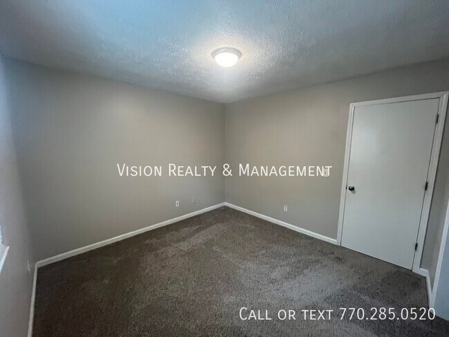 Building Photo - 5842 Oak Ct