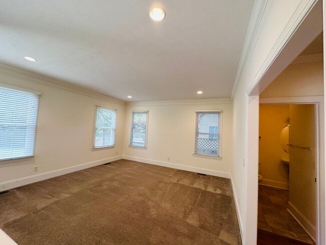 Building Photo - 4 Bedroom 3 Bath House