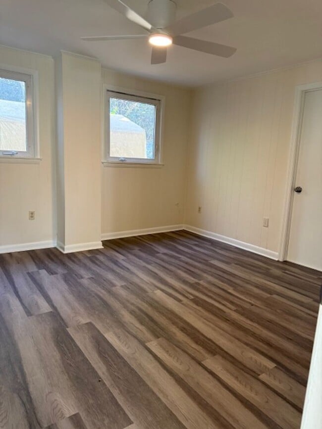 Building Photo - Heart of Surfside East of 17