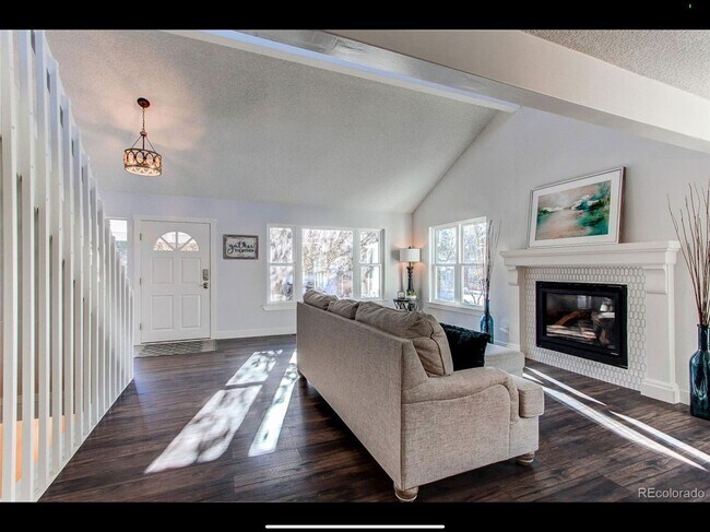 Building Photo - Beautiful Open & Remodeled 5 Bedroom Home ...
