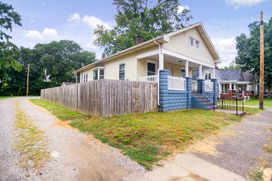 Building Photo - 1319 Stinson Ave
