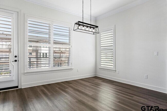 Building Photo - 522 W Erwin St