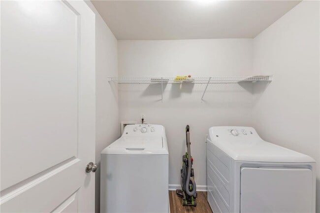 Building Photo - 3625 Hawthorne Terrace