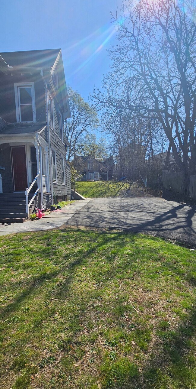 Building Photo - 515 Quinnipiac Ave