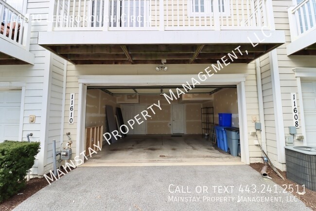 Building Photo - 3 Bed Townhome w/ 2 Car Garage & Balcony i...