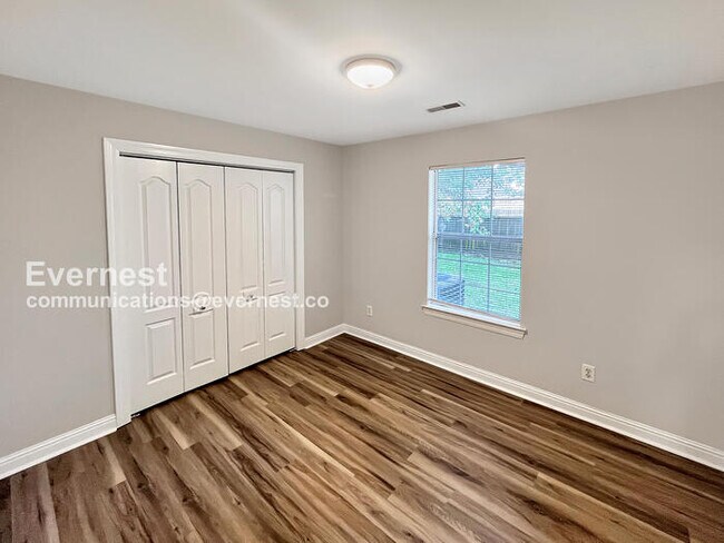 Building Photo - 507 Creek Point