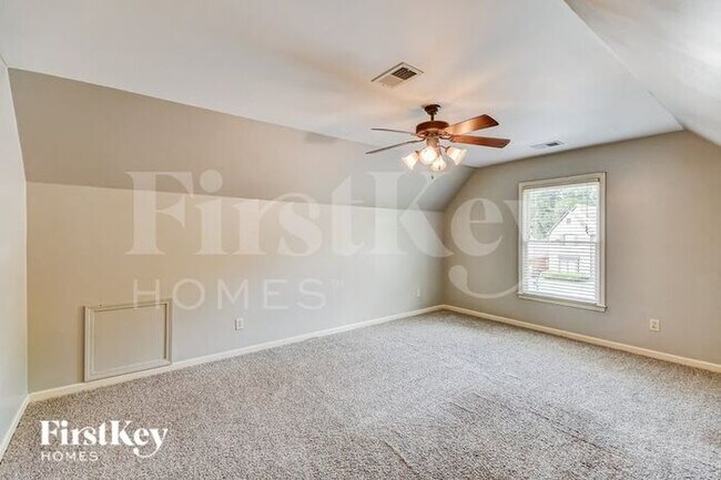 Building Photo - 3611 Courtyard Ln