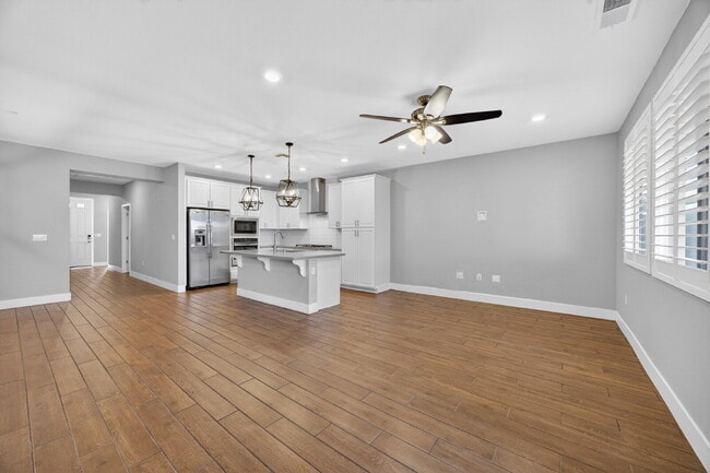 Building Photo - Charming 3-Bedroom Haven in Elk Grove with 2 Full Baths and 1603 Sq Ft of Comfort!