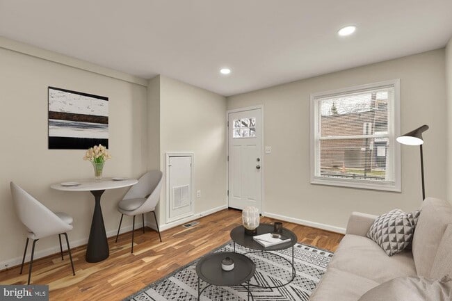 Building Photo - 4131 Hunt Pl NE