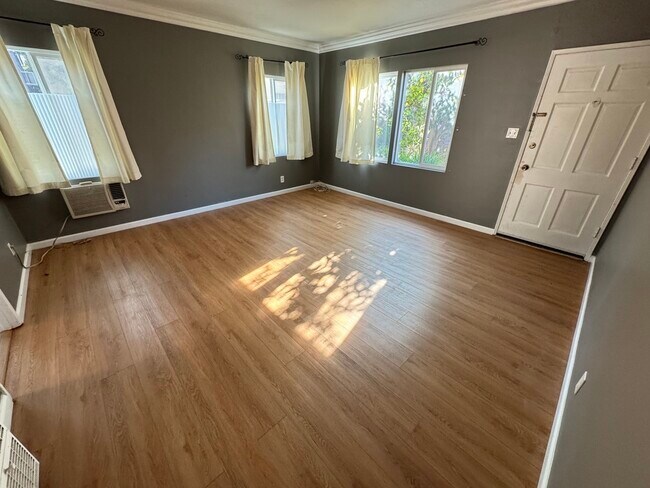 Building Photo - 9217 Alcott St