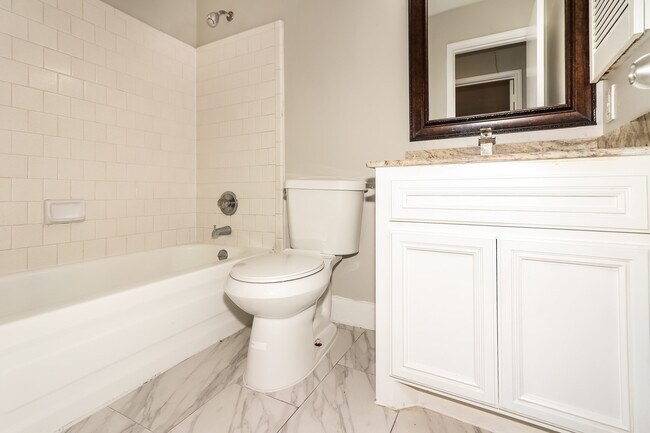 Building Photo - 15422 Pebble Lake Dr