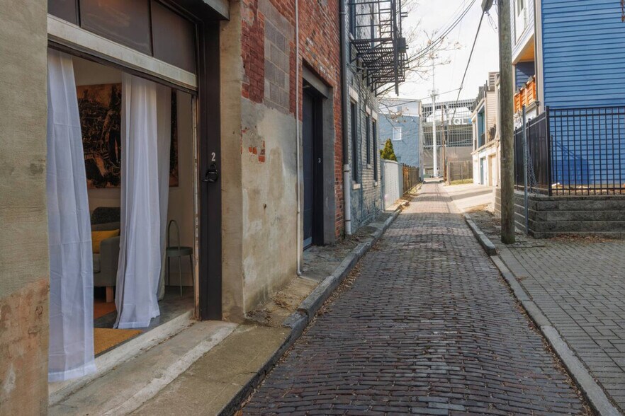 Building Photo - 1429 Elm St