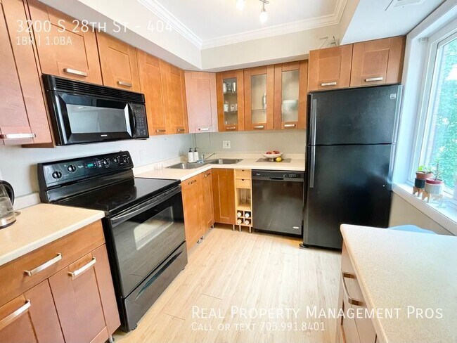 Building Photo - 3200 S 28th St
