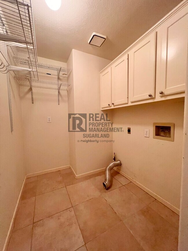 Building Photo - 5103 Plantation Colony Dr