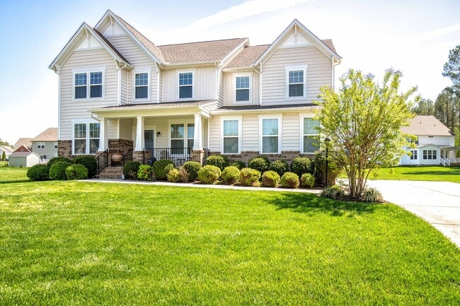 Building Photo - Luxury 5 Bedrooms 3 Full Baths 2 Car Garage