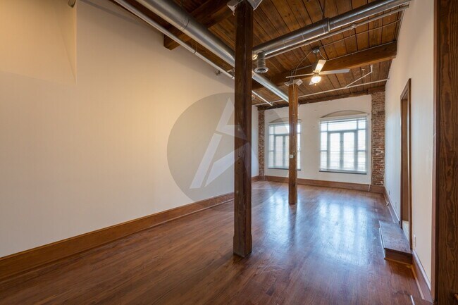 Building Photo - Luxury Penthouse Loft – 3,200 sq. ft. Down...
