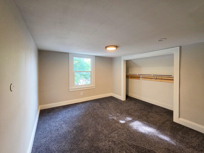 Building Photo - 1033 Villa St