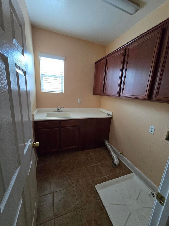 Building Photo - Executive EHR Home