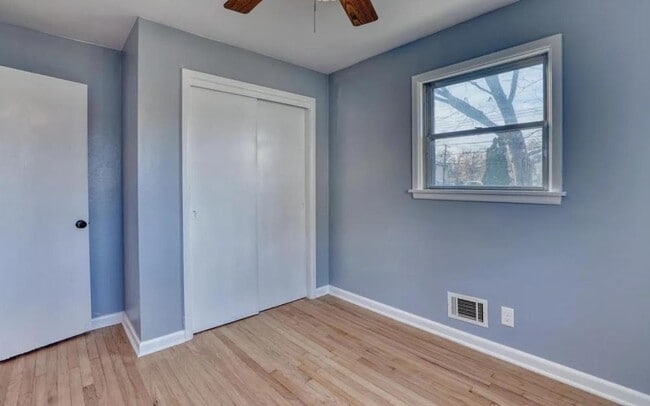 Building Photo - 7233 W Lakefield Dr