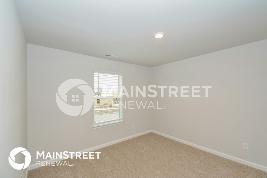Building Photo - 2323 Curbow Dr