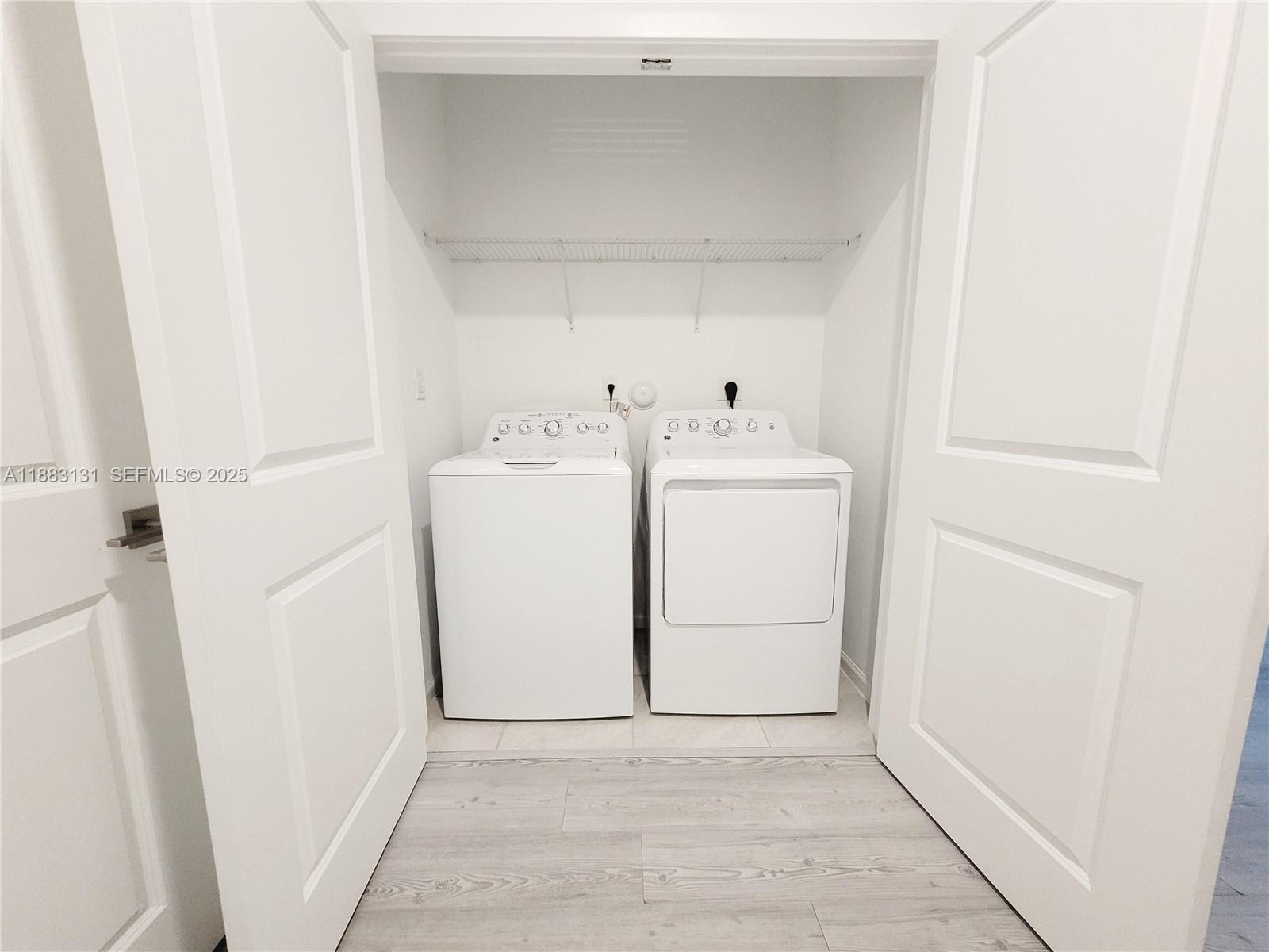 Building Photo - 541 NE 4th Ln