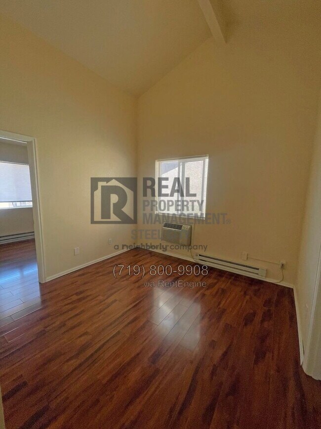 Building Photo - 1713 Oakshire Ln