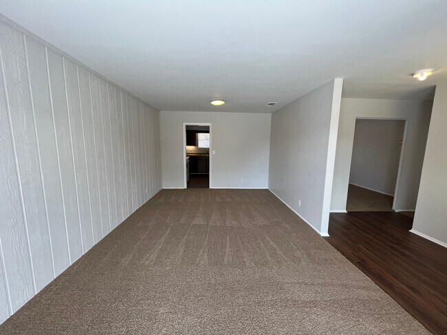 Building Photo - LOVELY 3 BEDROOM HOME NESTLED IN A CUL-DE-...