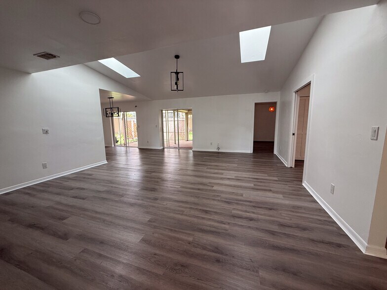 Building Photo - 5840 Crabwood Ct