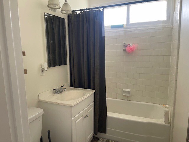 Building Photo - 14225 Riverside Dr