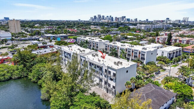 Building Photo - 1044 NE 18th Ave