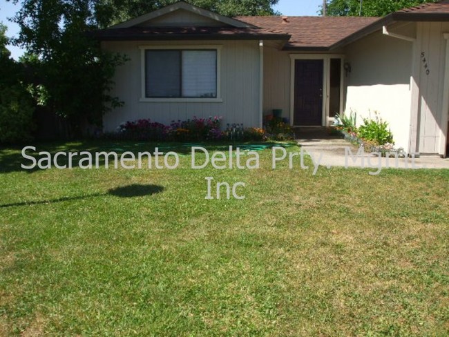 Building Photo - FOOTHILL FARMS - 3 BEDROOM 2 BATH HOME