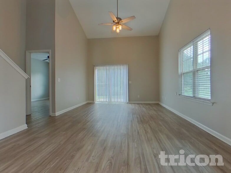 Building Photo - 14 Glenwood Springs Ct