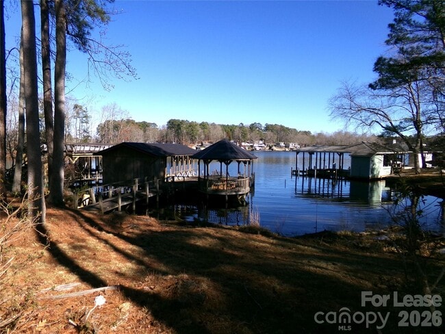 Building Photo - 869 Emerald Shores Rd