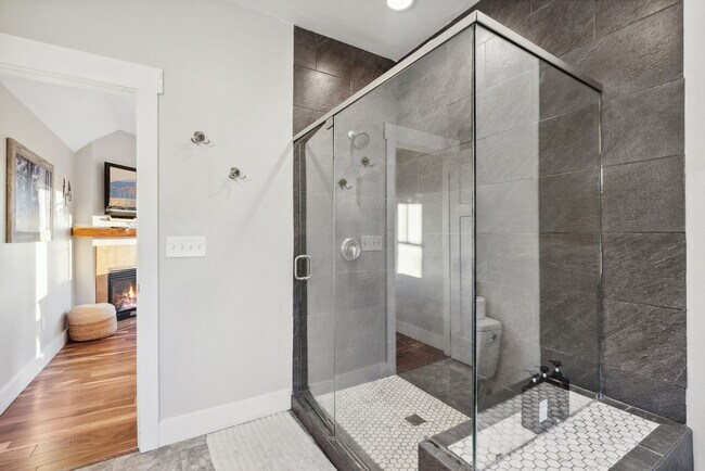 Building Photo - 140 Mystic Ridge Dr