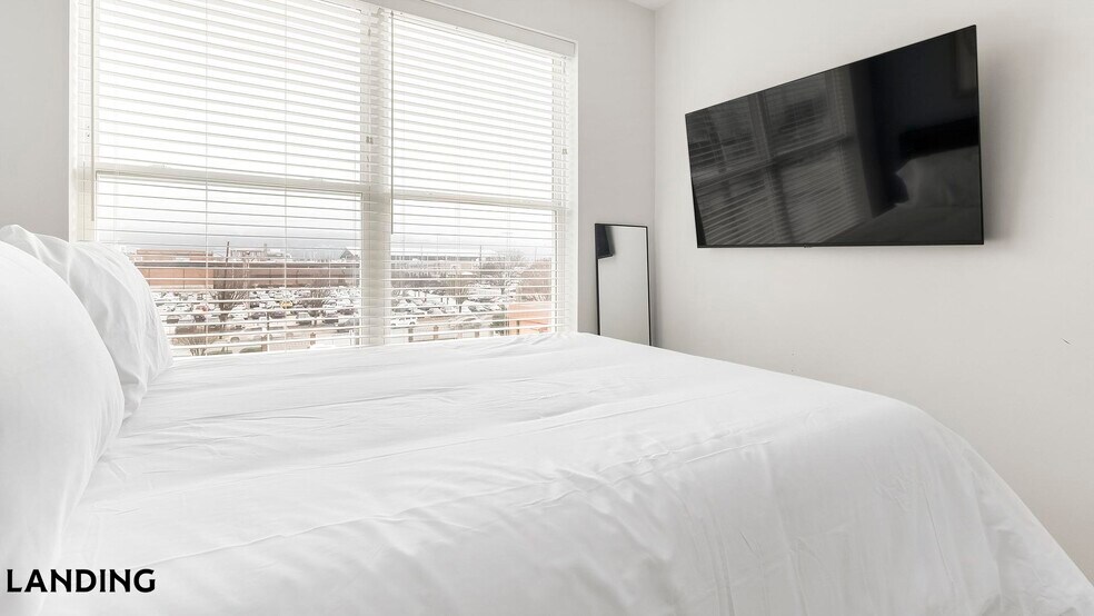 Building Photo - 302 13th St S